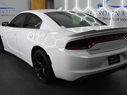 Used 2017 Dodge Charger R/T RWD image 2