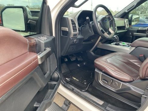 Used 2015 Ford F150 Platinum w/ Equipment Group 701A Luxury image 9