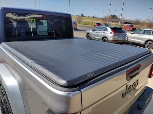 Used 2021 Jeep Gladiator Sport image 17