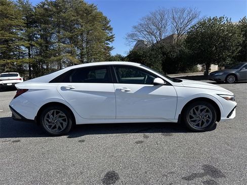 New 2026 Hyundai Elantra Blue image 8