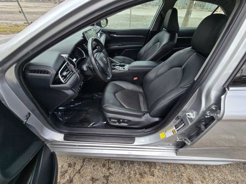 Used 2024 Toyota Camry XSE FWD image 8