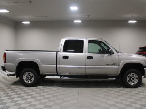 Used 2005 GMC Sierra 2500 SLT w/ Heavy-Duty Power Package image 8