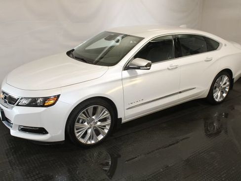 Used 2017 Chevrolet Impala Premier w/ Enhanced Convenience Package FWD image 2