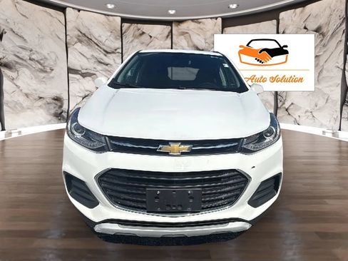 Used 2019 Chevrolet Trax LT w/ LT Convenience Package FWD image 2