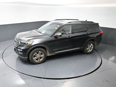Used 2022 Ford Explorer XLT w/ Equipment Group 202A image 14