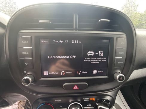 Used 2025 Kia Soul LX FWD image 17
