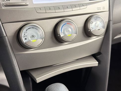 Used 2011 Toyota Camry LE image 19