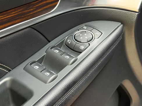 Used 2018 Ford Explorer Limited w/ Equipment Group 301A FWD image 26
