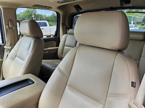 Used 2013 Chevrolet Avalanche LTZ RWD image 16