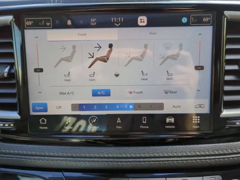 Used 2023 Chrysler Pacifica Limited FWD image 19