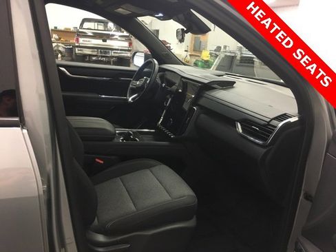 Used 2025 GMC Acadia Elevation image 15