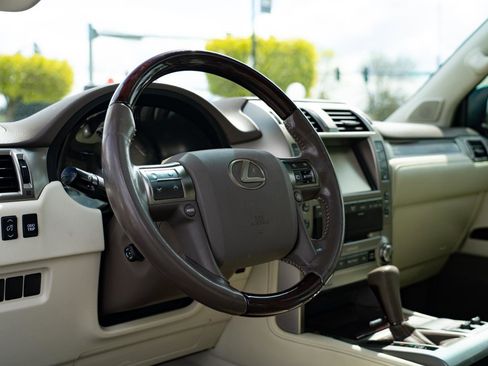 Used 2018 Lexus GX 460 Premium image 16