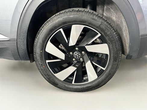 Used 2025 Volkswagen Atlas Cross Sport SE image 11