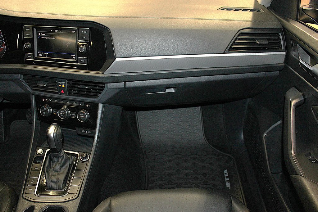 Used 2020 Volkswagen Jetta SE w/ SE Cold Weather Package FWD image 32