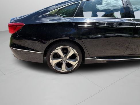 Used 2019 Honda Accord Touring image 32