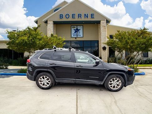 Used 2018 Jeep Cherokee Latitude image 6