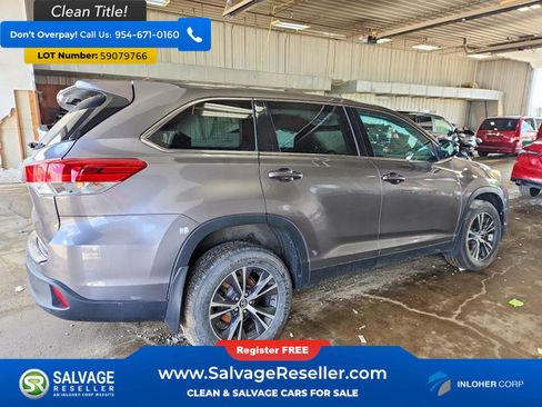 Used 2019 Toyota Highlander LE AWD/4WD image 4
