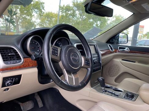 Used 2013 Jeep Grand Cherokee Limited w/ Luxury Group II image 16