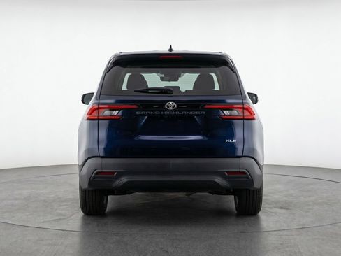 Used 2025 Toyota Grand Highlander FWD image 7