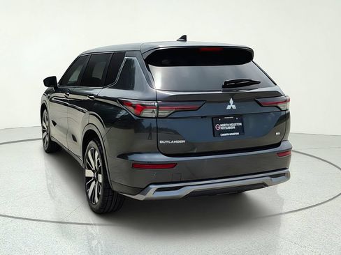 Used 2025 Mitsubishi Outlander SE FWD image 5