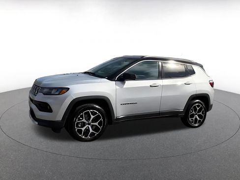 Used 2025 Jeep Compass Limited image 11