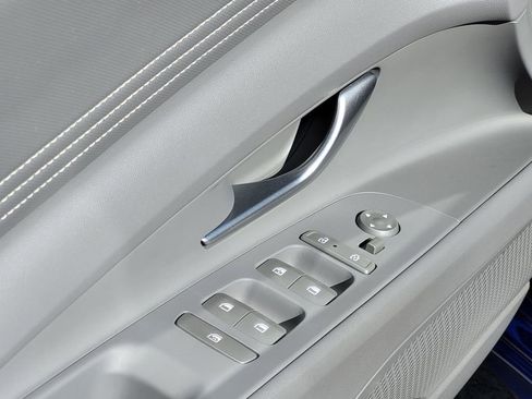 Used 2024 Hyundai Elantra SEL w/ Convenience Package image 11