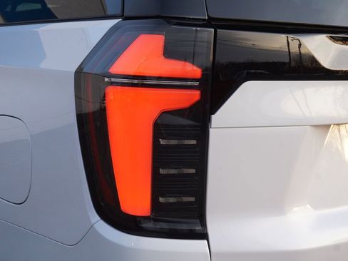 New 2026 Chevrolet Suburban High Country image 36