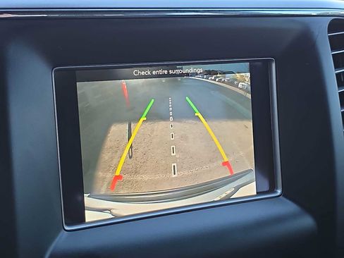 Used 2018 Jeep Grand Cherokee Laredo image 25