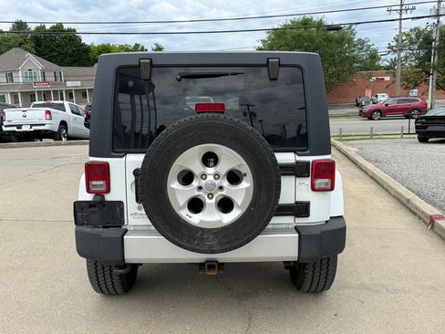 Used 2013 Jeep Wrangler Unlimited Sahara w/ Connectivity Group AWD/4WD image 7
