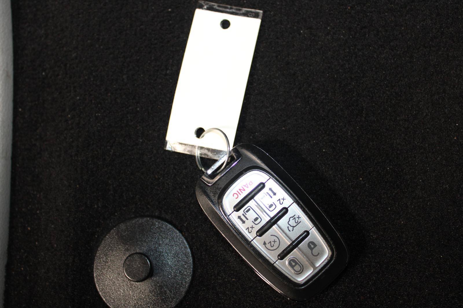 Used 2023 Chrysler Pacifica Touring-L FWD image 32