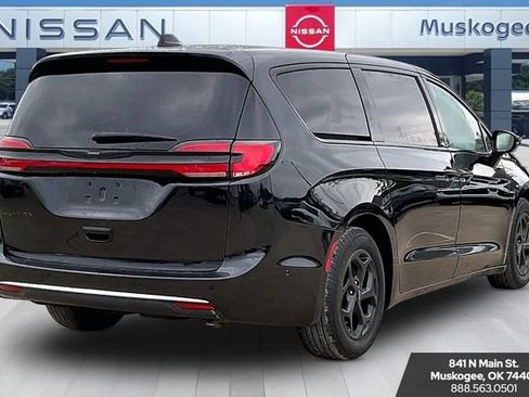 Used 2024 Chrysler Pacifica Limited FWD image 5