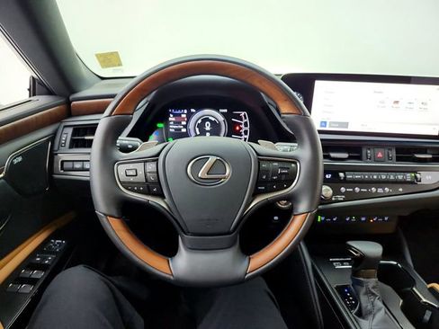 Used 2025 Lexus ES 300h w/ Accessory Package (Z2) image 25