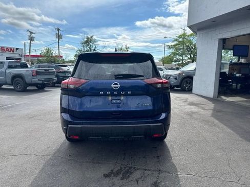 Used 2025 Nissan Rogue SV AWD/4WD image 3
