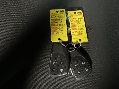 Used 2024 GMC Sierra 1500 SLE image 25