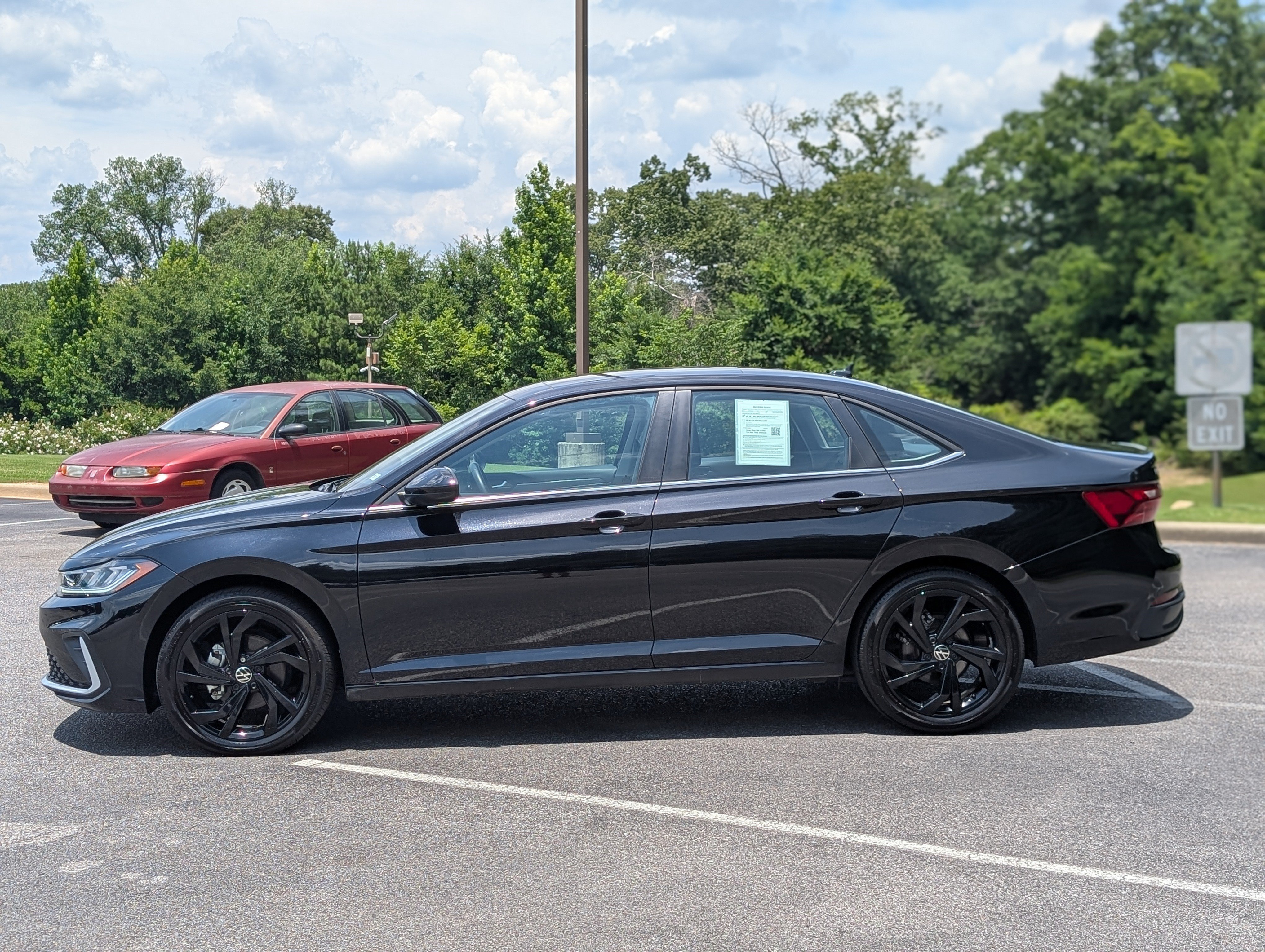 Used 2025 Volkswagen Jetta SE w/ Sunroof Package FWD image 6