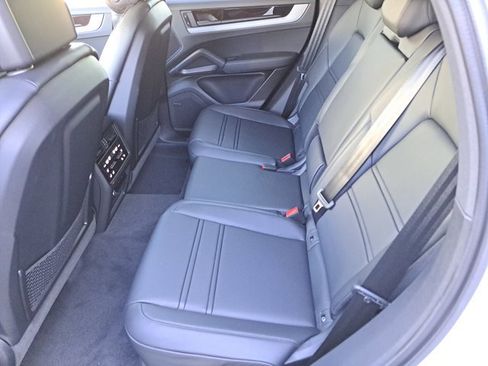 Used 2026 Porsche Cayenne Coupe image 19