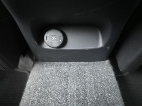 Used 2022 Volvo XC40 T5 R-Design image 76