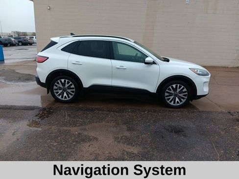 Used 2022 Ford Escape Titanium image 3