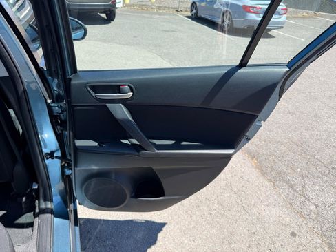Used 2011 MAZDA MAZDA3 i Touring FWD image 16