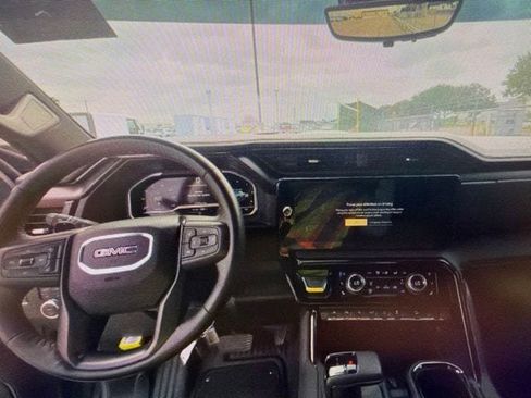 Used 2023 GMC Sierra 1500 AT4 w/ AT4 Premium Package AWD/4WD image 10