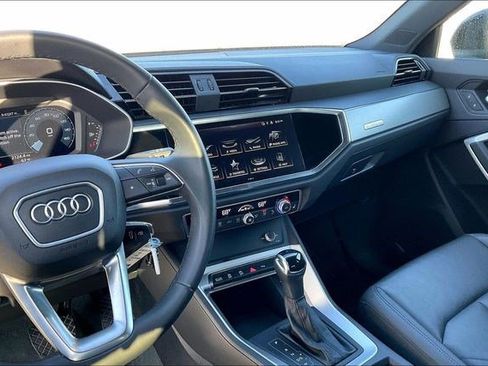 Used 2025 Audi Q3 2.0T Premium image 8
