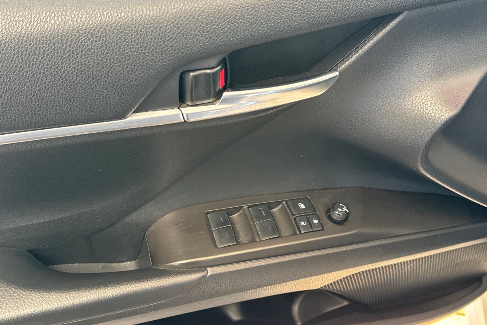 Used 2022 Toyota Camry LE w/ Carpet Mat Package (TMS) FWD image 14