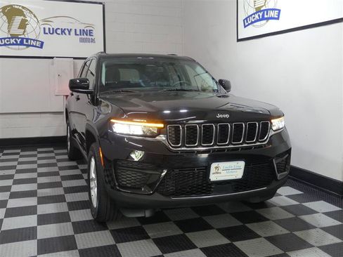 Used 2023 Jeep Grand Cherokee Laredo w/ Luxury Tech Group I AWD/4WD image 5