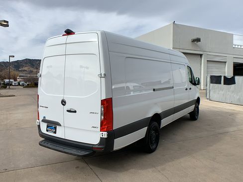 Used 2024 Mercedes-Benz Sprinter 2500 image 5