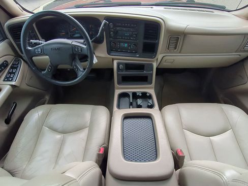 Used 2005 GMC Yukon XL SLT w/ SLT Preferred Equipment Group AWD/4WD image 15