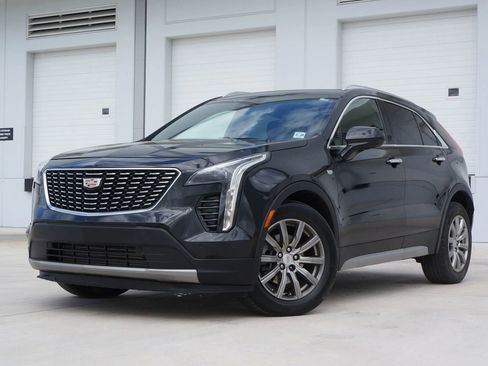 Used 2020 Cadillac XT4 Premium Luxury w/ Cold Weather Package image 4