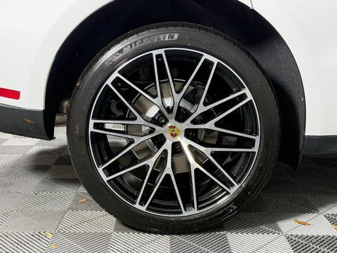 New 2026 Porsche Macan image 14