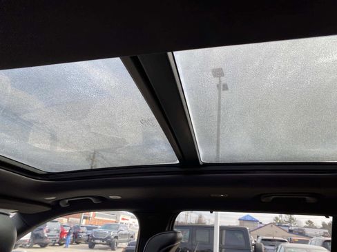 Used 2021 Jeep Grand Cherokee L Overland w/ Luxury Tech Group IV image 12