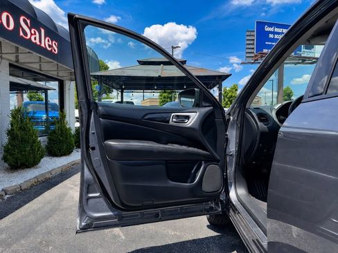 Used 2020 Nissan Pathfinder S AWD/4WD image 18