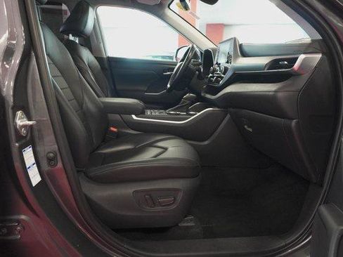 Certified 2021 Toyota Highlander XLE image 48